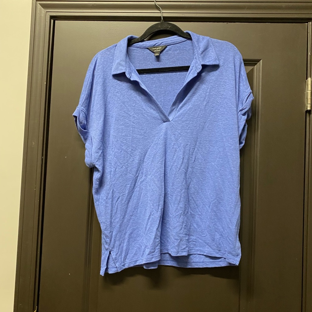Banana Republic blue V-neck linen-blend polo shirt.